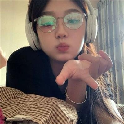 黑色十人之女首屏图